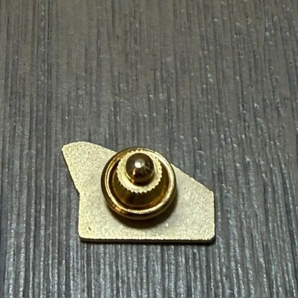 Chevrolet Pikes Peak Auto Hill Climb Gold Tone Lapel Pin Chevy